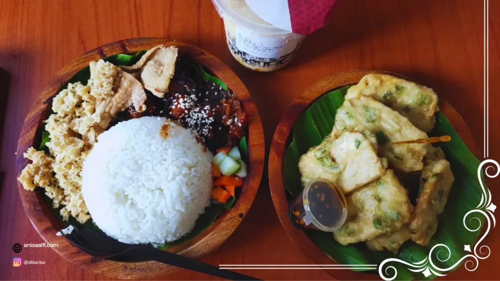 Aku pesan menu nasi kulit hati galau, kopi hati yang tenang dan tempe mendoan di cafe mata hati