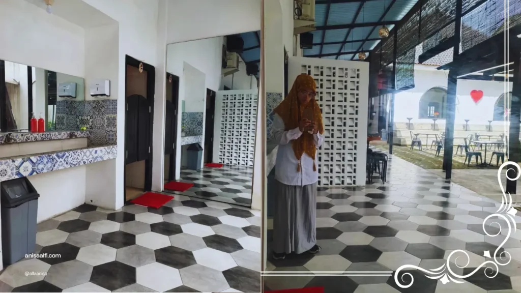 Salah satu sudut di cafe mata hati, tepatnya di depan wastafel area outdoor