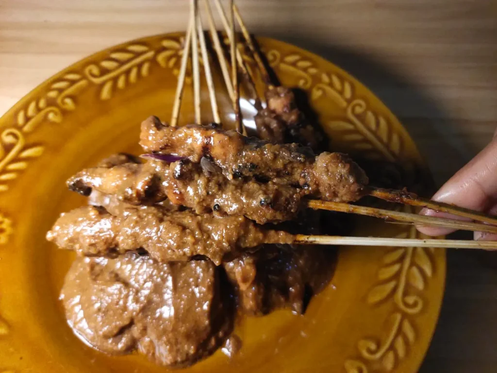 Daging ayamnya empuk dan potongannya besar-besar