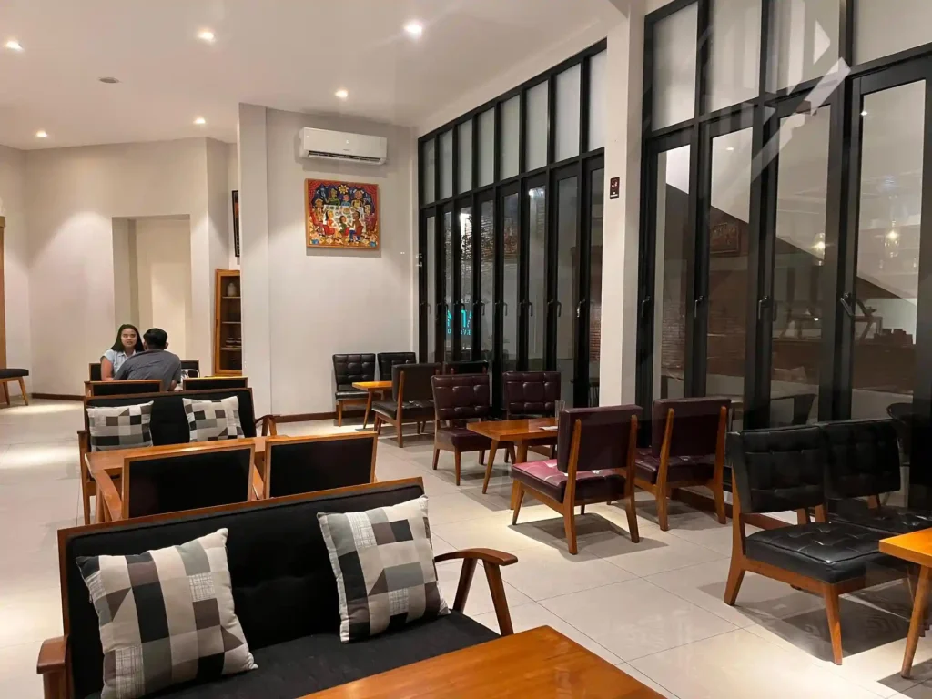 Nata Coffee and Eatery jadi tempat yang nyaman untuk makan bersama keluarga