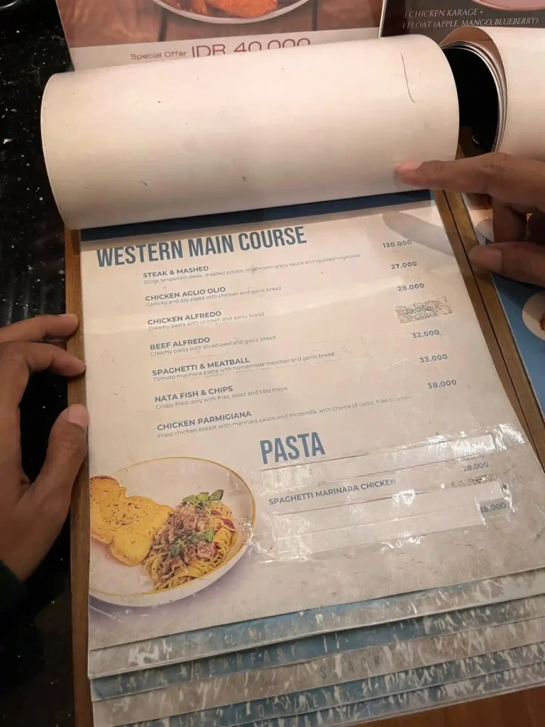 Daftar menu di Natta Coffee and Eatery, paling recommended spaghettinya