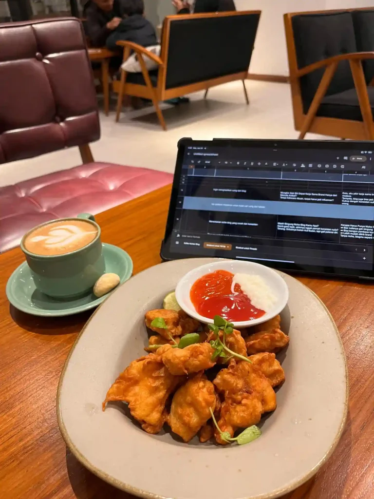 Menu cemilan aku pesan karage di Natta Coffee and Eatery
