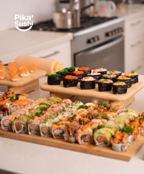 Makan siang berasama keluarga di Pika Sushi /Instagram @pikasushi